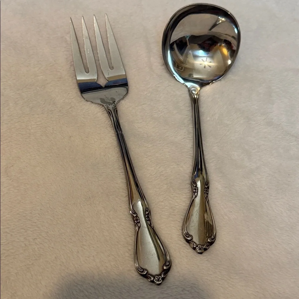 Oneidacraft Deluxe Stainless Serving Spoon, soup spoon and Fork Glossy Silver
